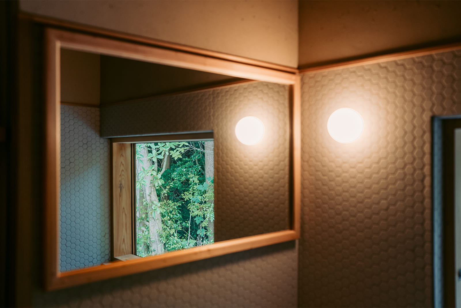 母屋・洗面の鏡