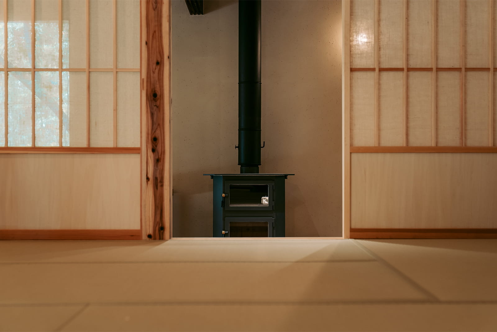 母屋・薪ストーブのある和室